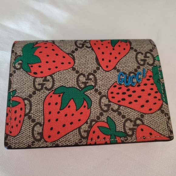 gucci strawberry wallet